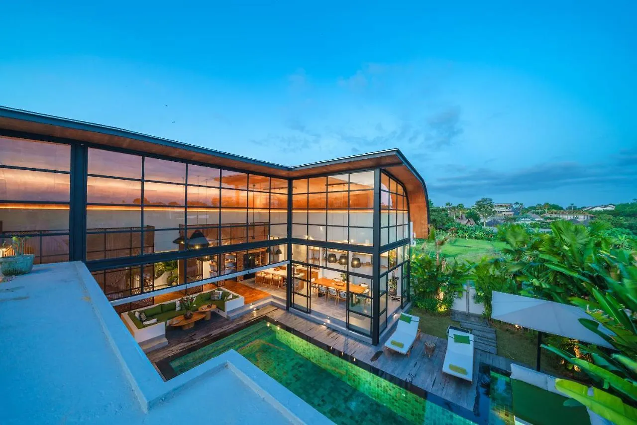 Villa Mango 3 - Amazing 4-Bdr Villa In Berawa ! Perfect Location ! Canggu   Canggu (Bali)