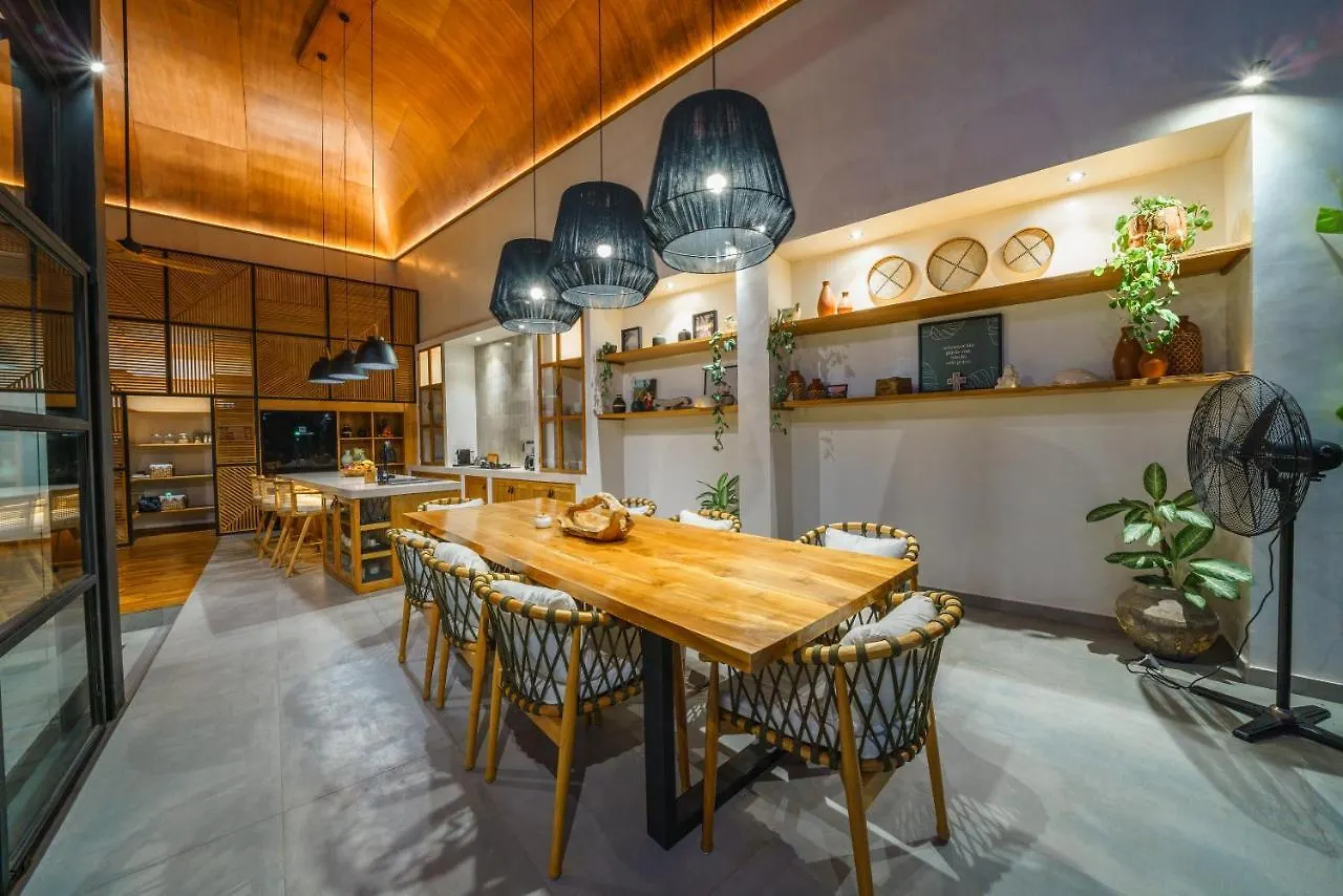 Villa Mango 3 - Amazing 4-Bdr Villa In Berawa ! Perfect Location ! Canggu