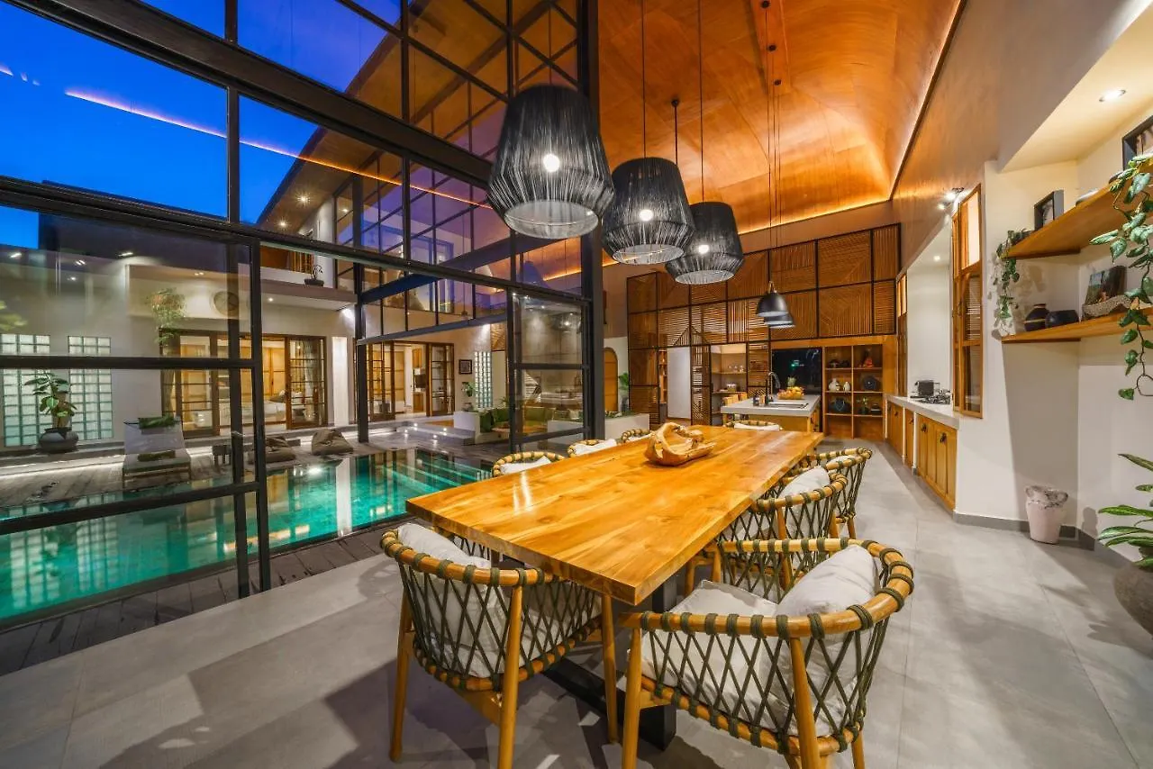 Villa Mango 3 - Amazing 4-Bdr Villa In Berawa ! Perfect Location ! Canggu