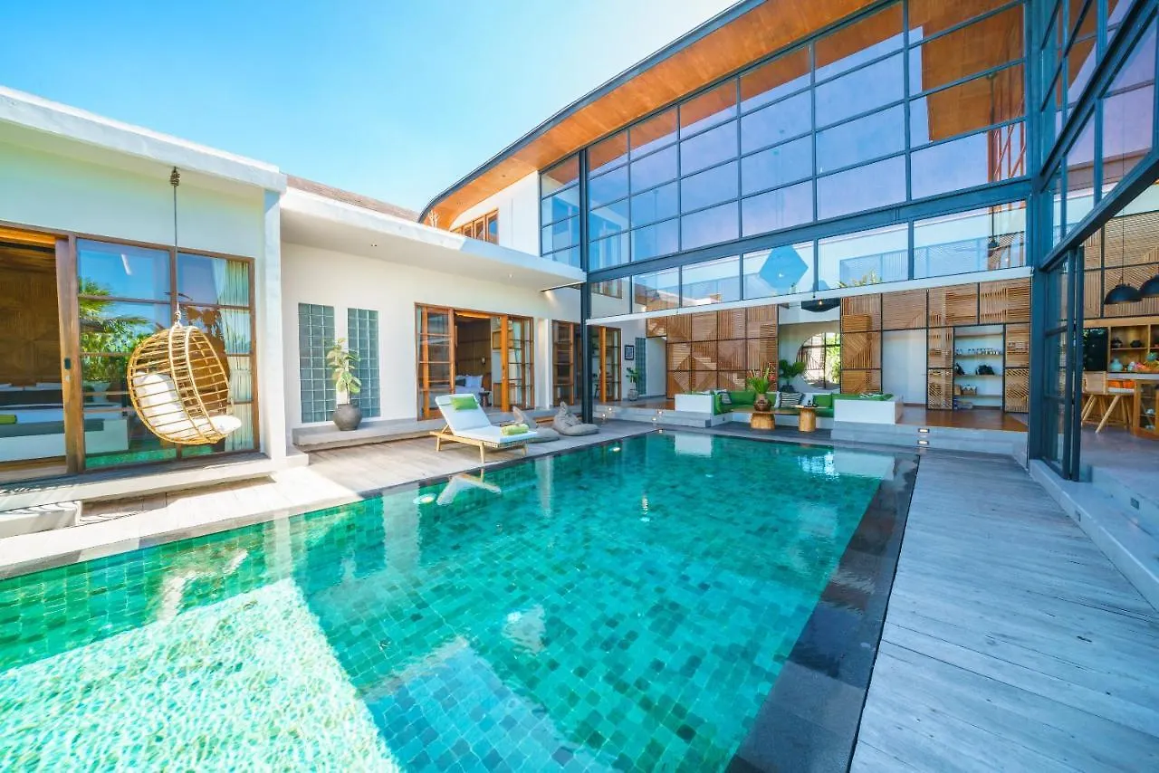 Villa Mango 3 - Amazing 4-Bdr Villa In Berawa ! Perfect Location ! Canggu
