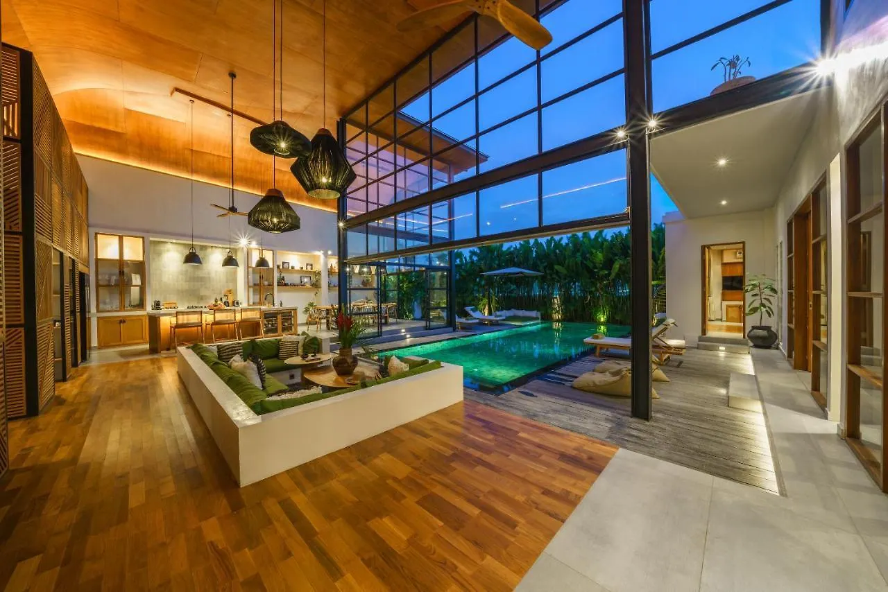 Villa Mango 3 - Amazing 4-Bdr Villa In Berawa ! Perfect Location ! Canggu