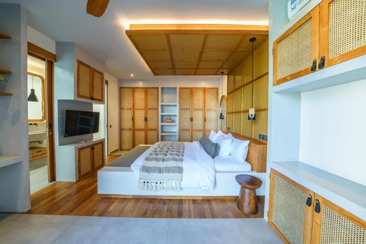 Villa Mango 3 - Amazing 4-Bdr Villa In Berawa ! Perfect Location ! Canggu